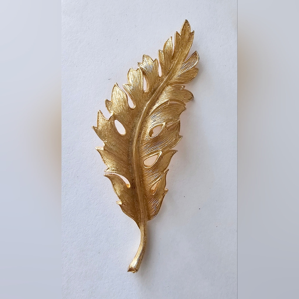 Coro 1961 gold palm fern leaf horizontal brooch, luxury, vintage, classic